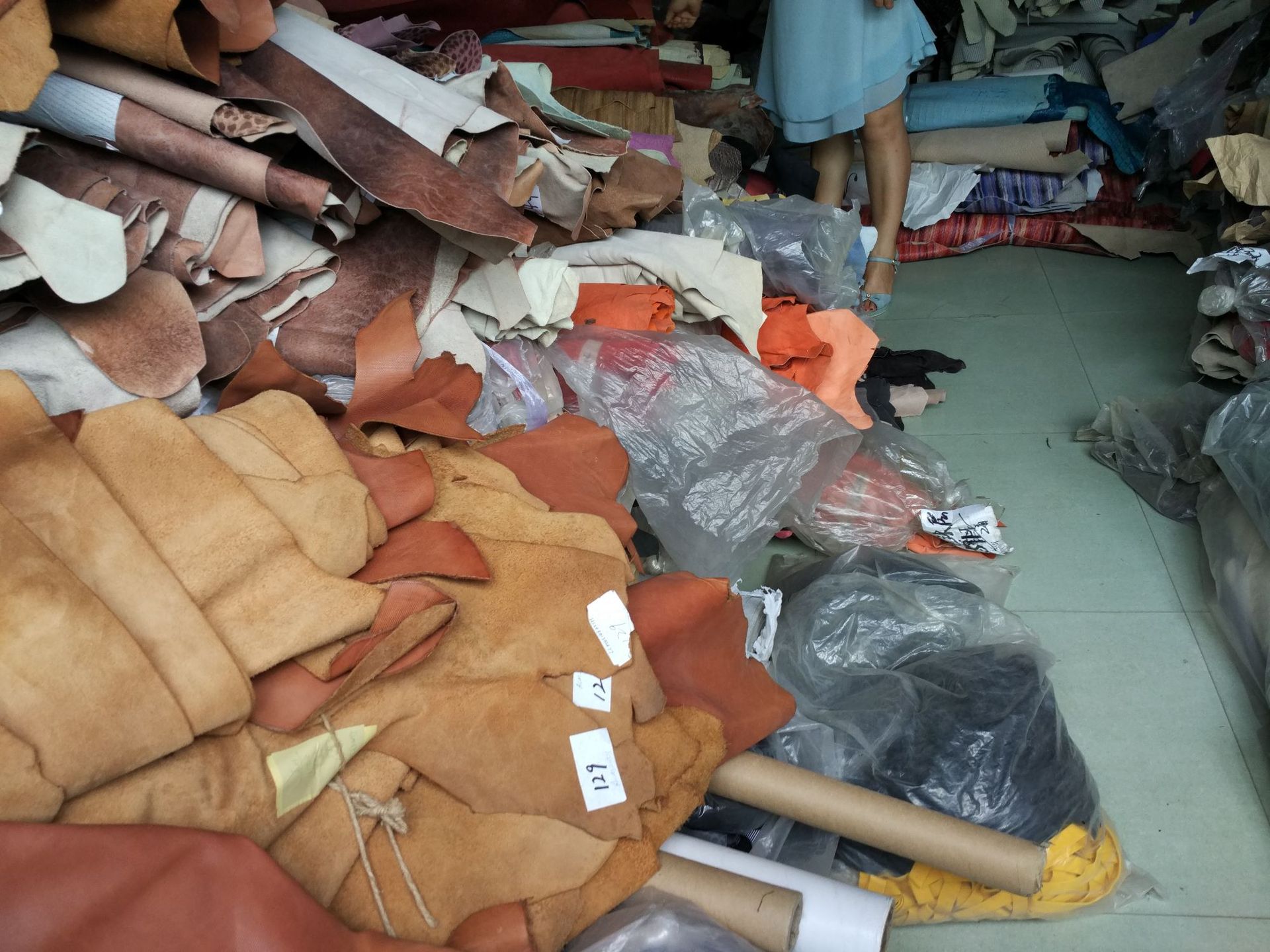 回收鞋廠、手袋廠、箱包廠、皮具廠及各類皮料布料資源，專注福建溫州、上海浙江嘉興區(qū)域