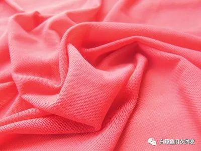 原來(lái)衣服上的靜電跟布料關(guān)系這么大！回收布料背后的科學(xué)秘密